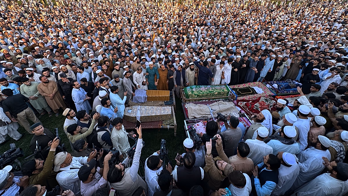 Pakistan'da Okul Çatısı Çöktü: 32 Çocuğun Aileleri Adalet Bekliyor