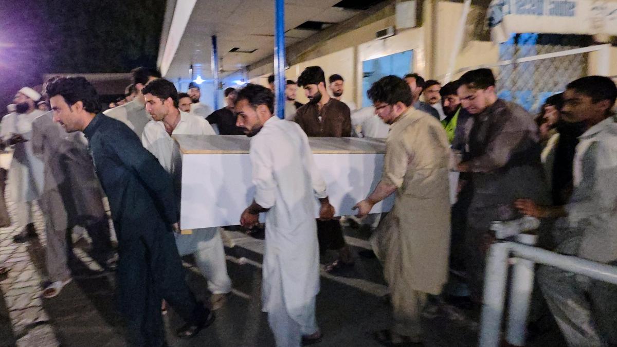 Pakistan'da barış mitingine bombalı saldırı: 17 ölü