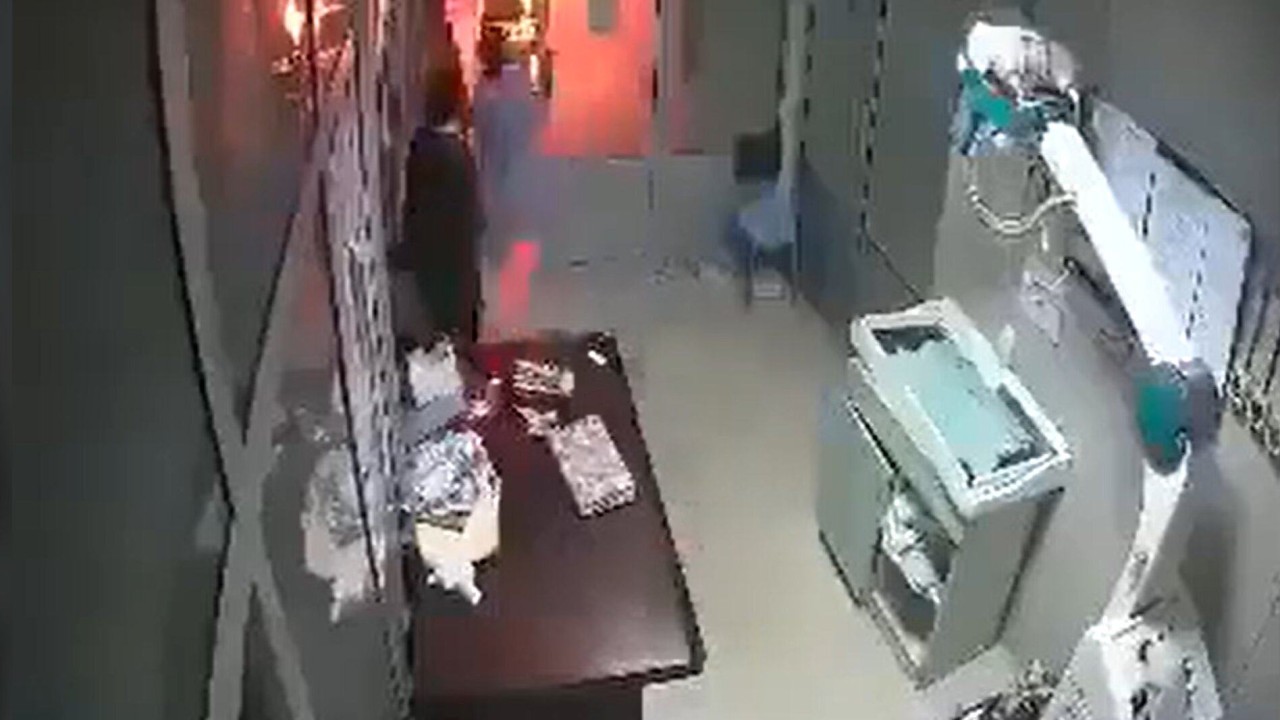 Yeni Doğanı Yangından Kurtaran Pakistanlı Hemşire Ödül Alacak