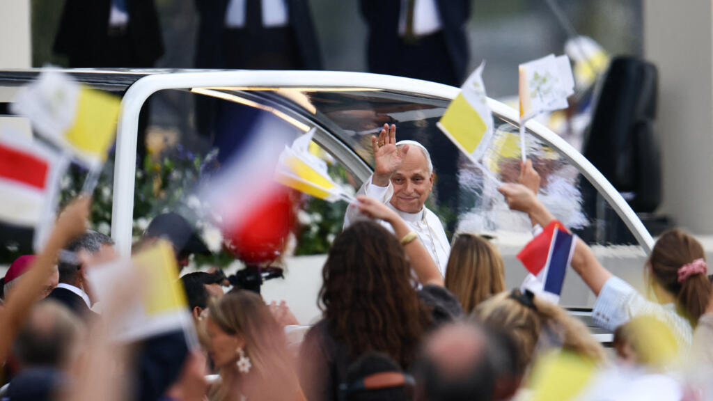 Papa 14. Leo Paris'te 600 bin kişiyle Ayin yönetti