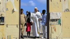 Papa Lampedusa'da göçmenler için daha fazla yardım çağrısı yaptı