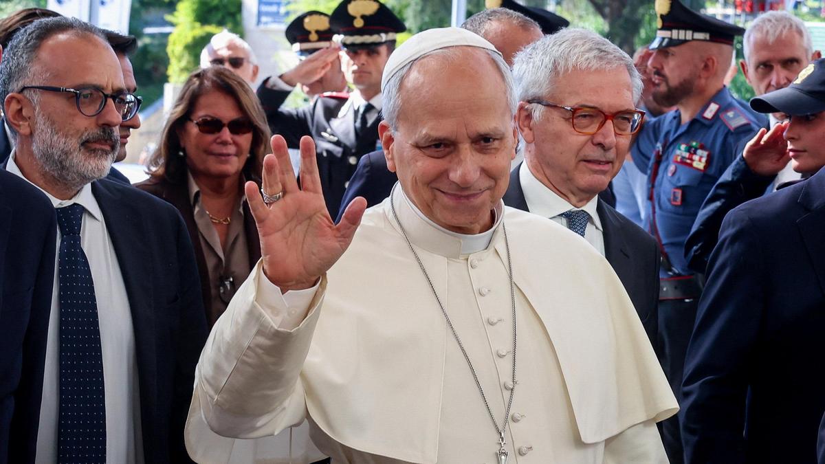 Papa Leo'nun Akciğer Kanseri Ameliyatı: Vatikan'dan Açıklama