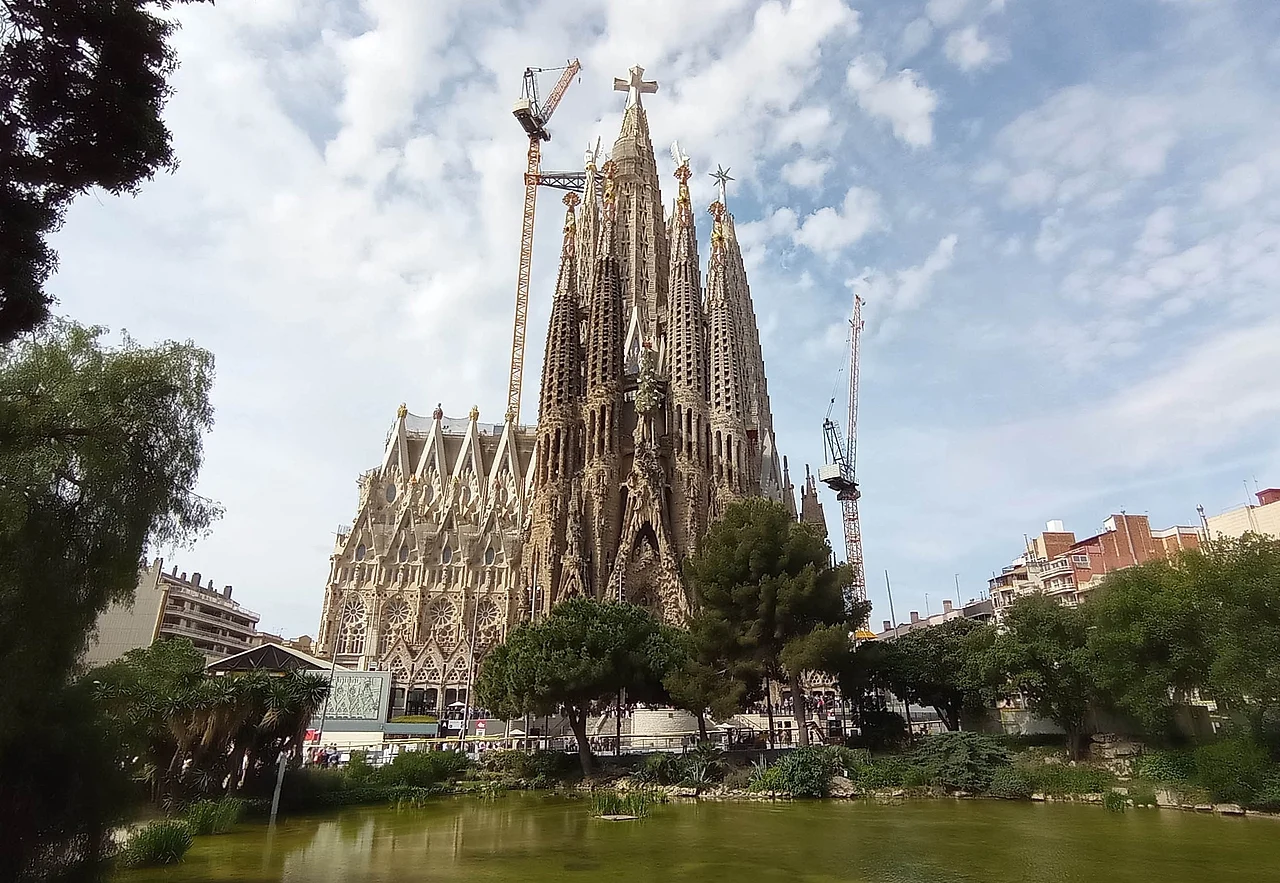 Papa Leo'nun kutsamasıyla Sagrada Familia dünyanın en yüksek kilisesi oldu