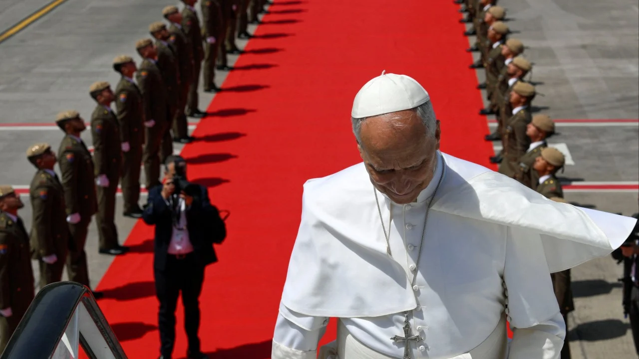 Papa Leo'nun uçağı arızalandı, İspanya Kralı özel jetini verdi