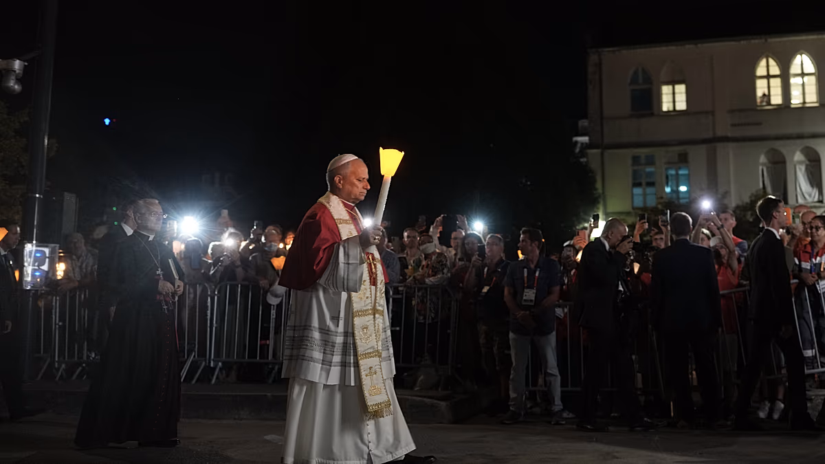 Papa Lourdes'da 150 Bin Kişiyle Ayin Yaptı
