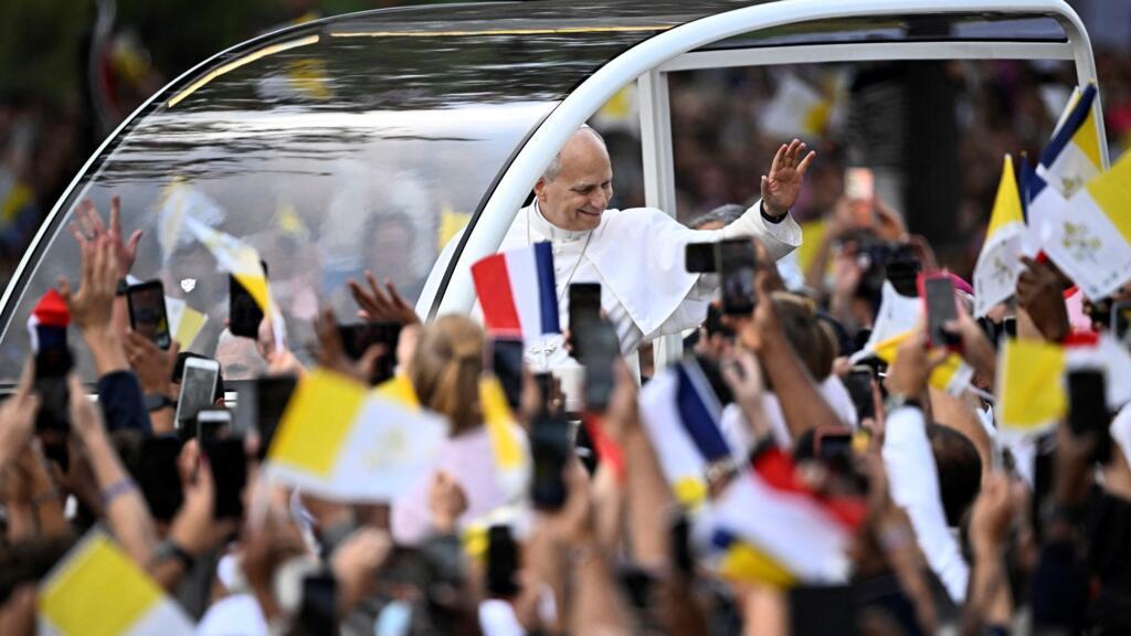 Papa XIV. Leo Paris'te 800 Bin Kişiye Ayin Yönetti