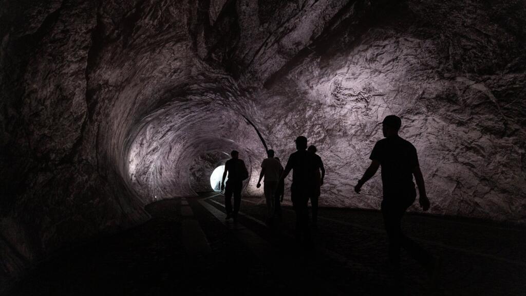 Paris'te Pont Neuf'a dev mağara enstalasyonu: 'Cavern' nihayet açıldı