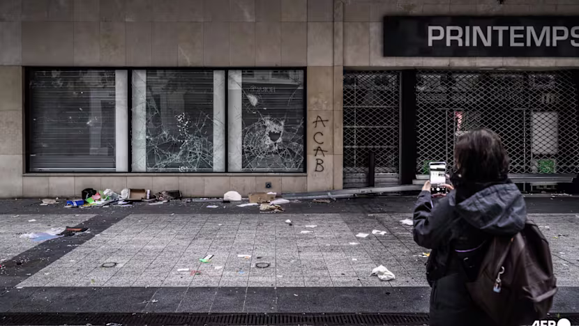 Paris'te protesto şiddeti: 855 gözaltı