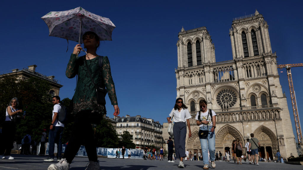 Paris'te Sıcak Dalgası: Hastaneler Doldu, Alkollü İçki Satışı ve Tüketimi Yasaklandı
