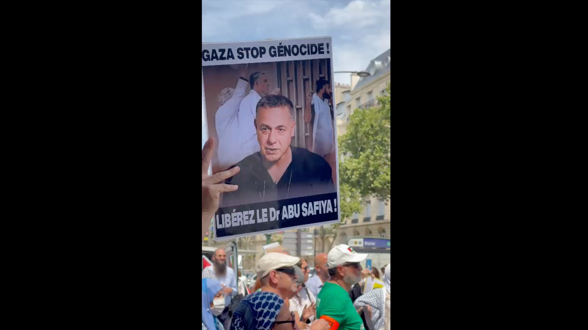 Paris ve Gazze'de Filistinli Doktor Hussam Ebu Safia İçin Gösteri