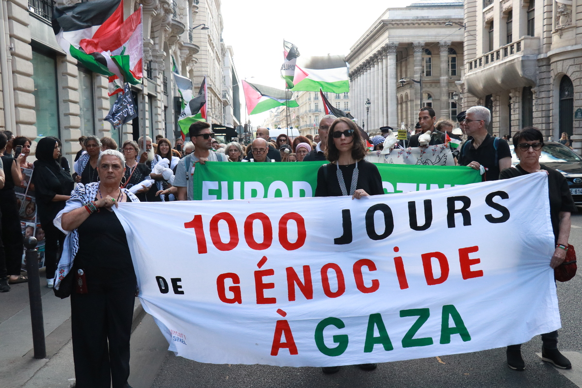 Paris'te Gazze İçin Sessiz Yürüyüş: 21 Bin Çocuk Öldü