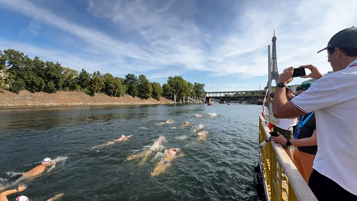 Paris’te 80 yıl sonra ilk kez Seine Nehri’nde yüzme yarışı