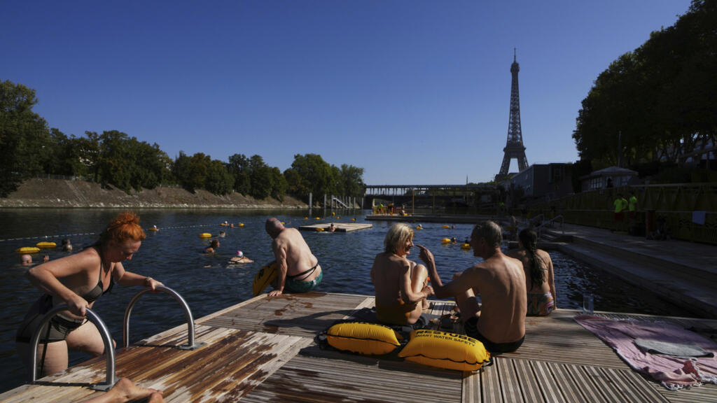 Paris'te Seine'de ikinci yıl yüzme keyfi başlıyor