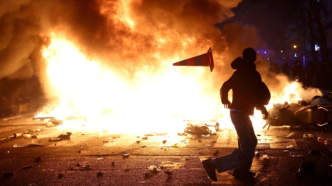 Paris'teki Çinli Öğrenciler Kitlesel Protestolar Karşısında Tedirgin