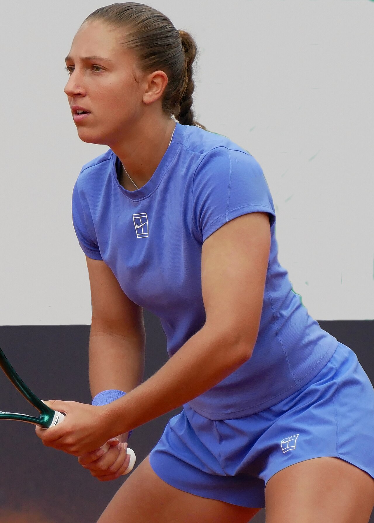 Parry, Monterrey'de Mertens'i geçerek ilk WTA tekler şampiyonluğunu kazandı