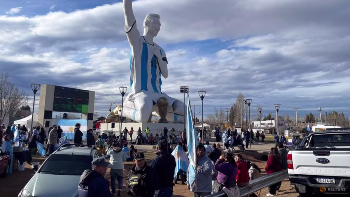 Patagonya'daki Messi heykeli kenti Dünya Kupası coşkusu sardı