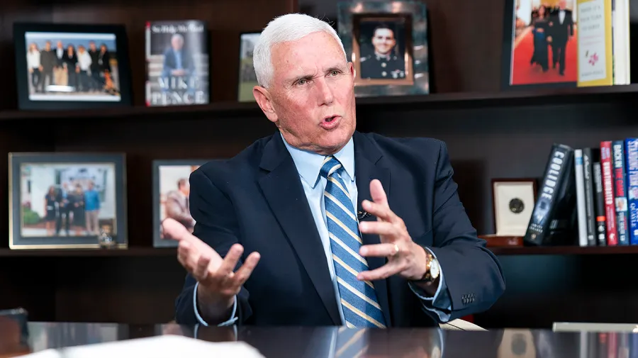 Pence: İran savaşı Ukrayna'ya silah yardımını engellemiyor