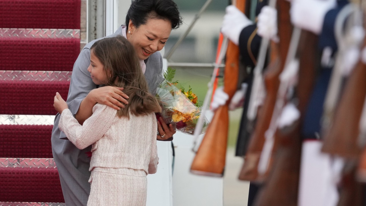 Peng Liyuan ve Melania Trump: ABD-Çin Diplomasisinde Paralel Yumuşak Güç Hattı