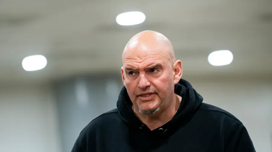 Pennsylvania’da Şok Anket: Seçmenlerin %52’si Fetterman’ın Partiden Ayrılmasını İstiyor