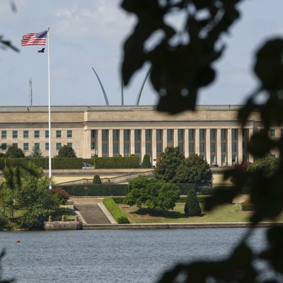 Pentagon ve FBI Veri İhlalleri Güvenlik Sorularını Artırıyor