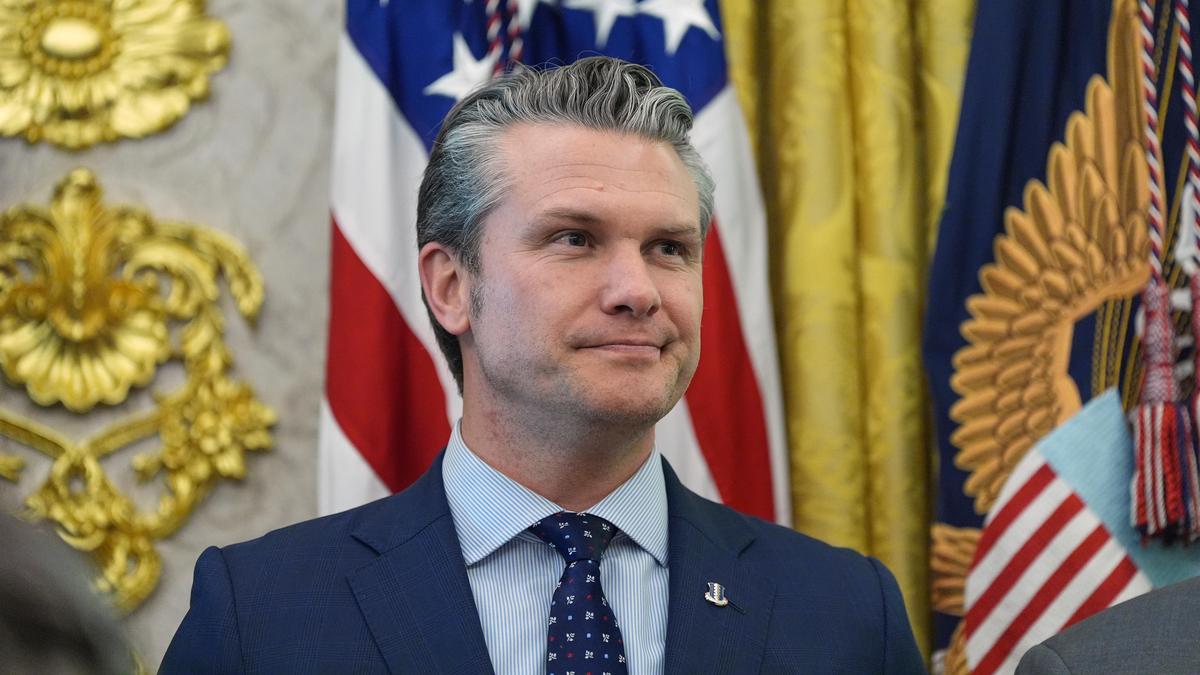 Pentagon'dan FT'ye yalanlama: Hegseth'in komisyoncusu İran saldırısı öncesi savunma fonu almaya çalıştı
