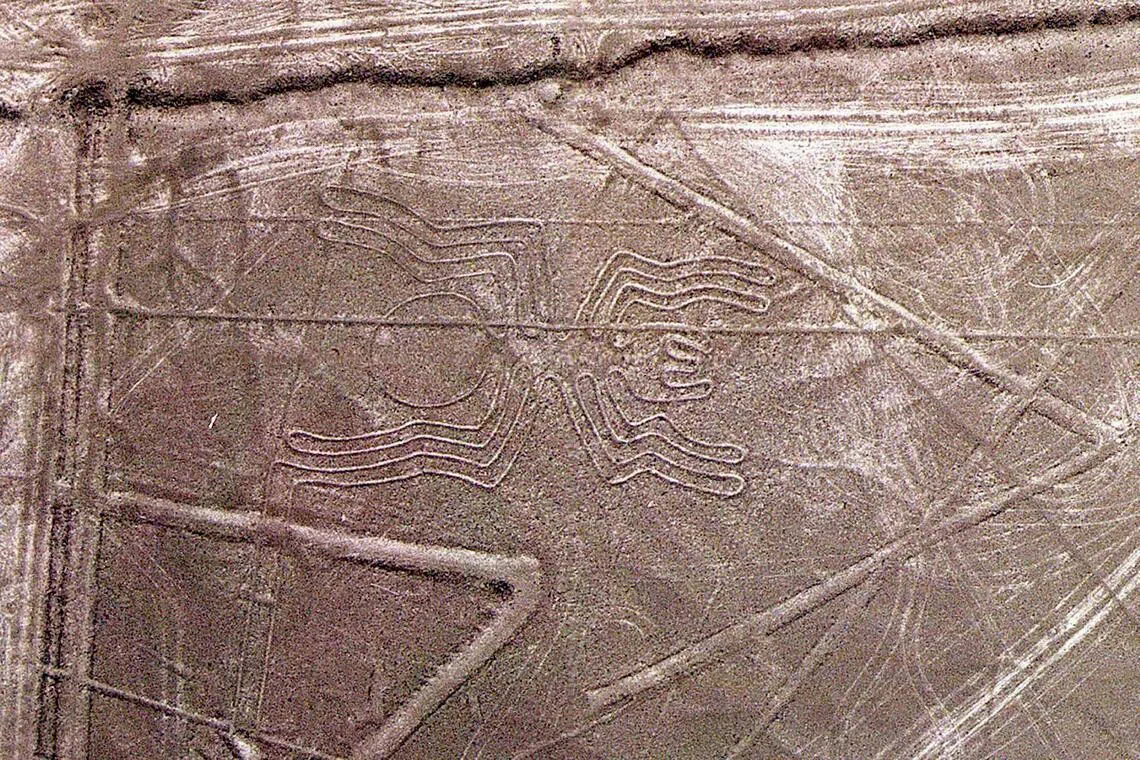 Peru'da Nazca Çizgileri üzerinde turist uçağı düştü: 13 ölü
