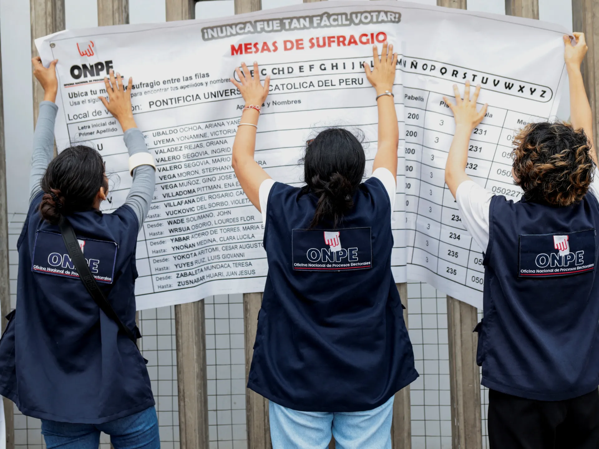 Peru'da Keiko Fujimori ve Roberto Sanchez kritik ikinci tur seçimleri için sandık başında