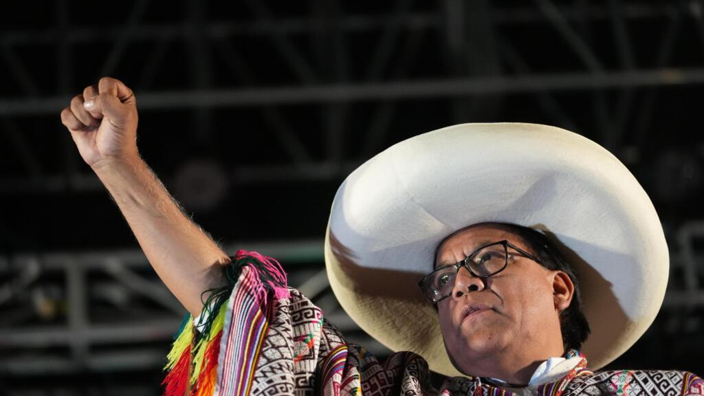 Peru'da Solcu Aday Sanchez, Rakibi Fujimori'ye Oyların Yeniden Sayılmasını Önerdi