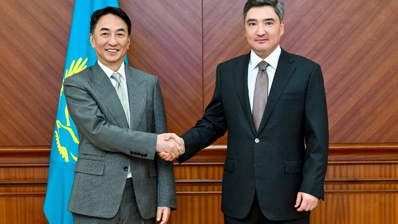 Peter Lee'nin aile ofisi Kazakistan ile yeşil enerji anlaşması imzaladı
