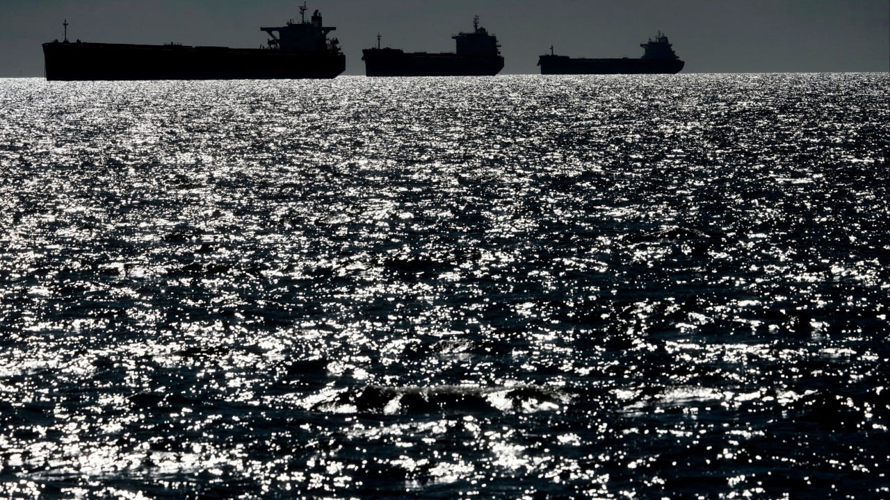 Petrol Açlığı Asya'nın Rusya'nın 'Karanlık Filosu' Risklerini Görmezden Gelmesine Yol Açıyor