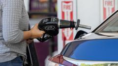 Petrol fiyatları Mayıs'tan bu yana ilk kez 100 doları gördü
