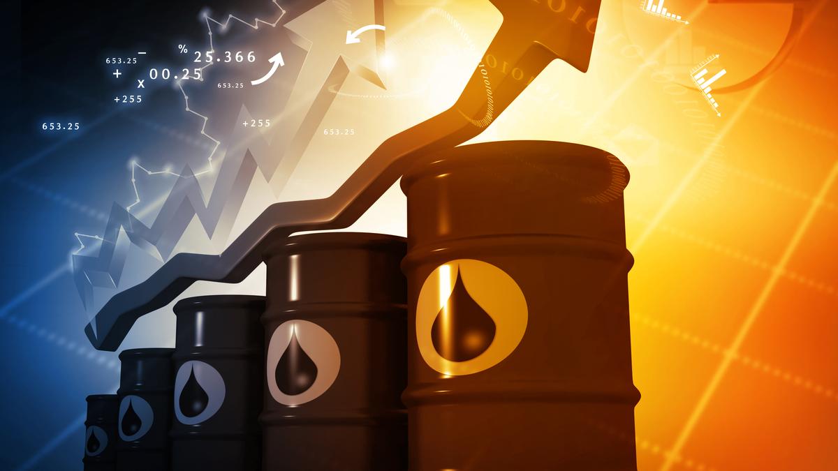 Petrol Fiyatları Batı Asya'da Artan Gerilimle Yükseldi
