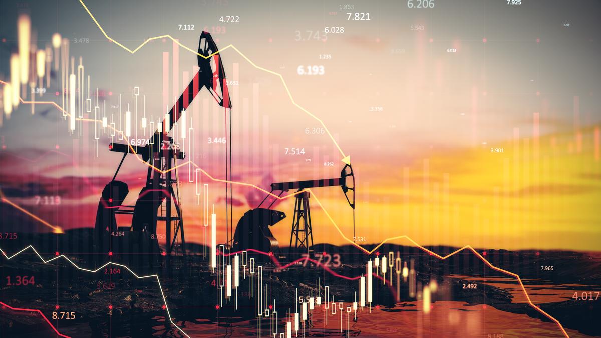 Petrol fiyatları geriledi: Batı Asya gerilimi ve arz endişeleri