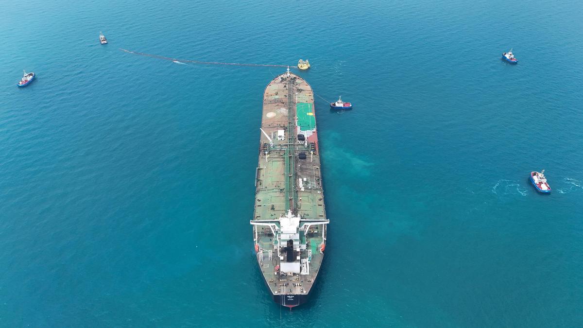 Petrol fiyatları Suudi Arabistan ve Hürmüz'e yeni saldırılarla 3 doları aştı