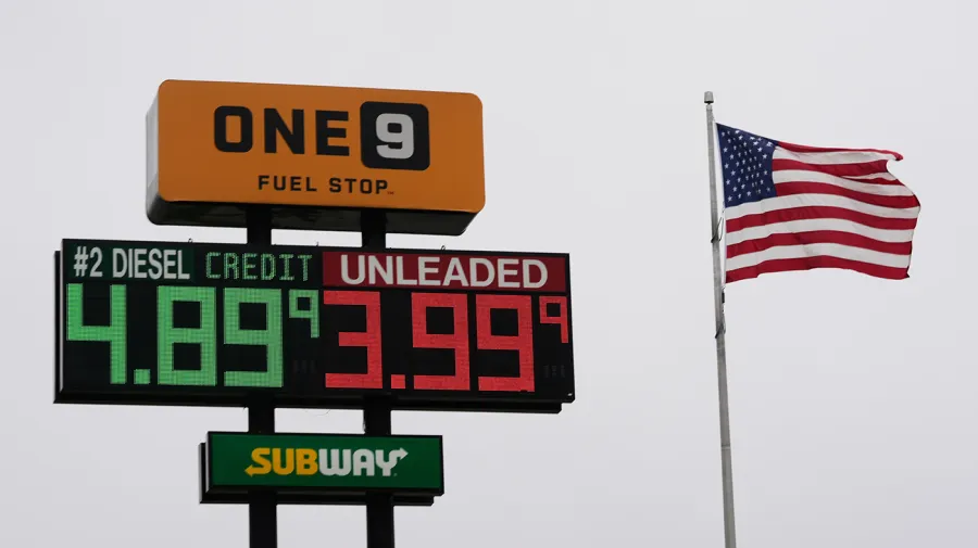 Petrol savaş öncesi fiyatlara dönerken benzin neden hâlâ pahalı