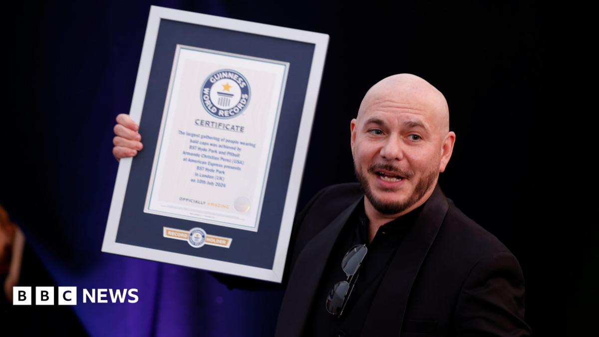 Pitbull hayranları rekor kırdı: Kel perukla buluşma