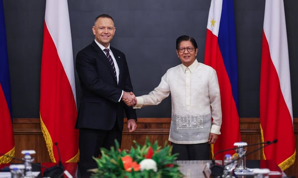 Polonya Cumhurbaşkanı Filipinler'de: Black Hawk Satışı ve ABD Savunma Çıkarları