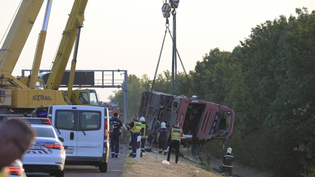 Polonya Otobüsü Macaristan'da Kazaya Karıştı: 12 Ölü