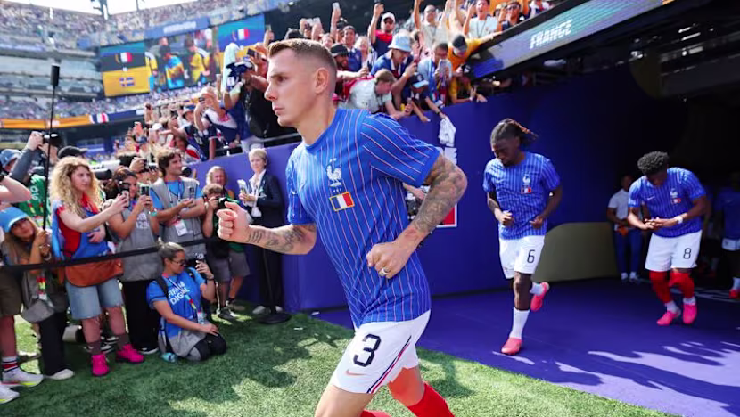 PSG, Fransa Milli Takımı'ndan Digne'yi Üç Yıllığına Kadrosuna Kattı