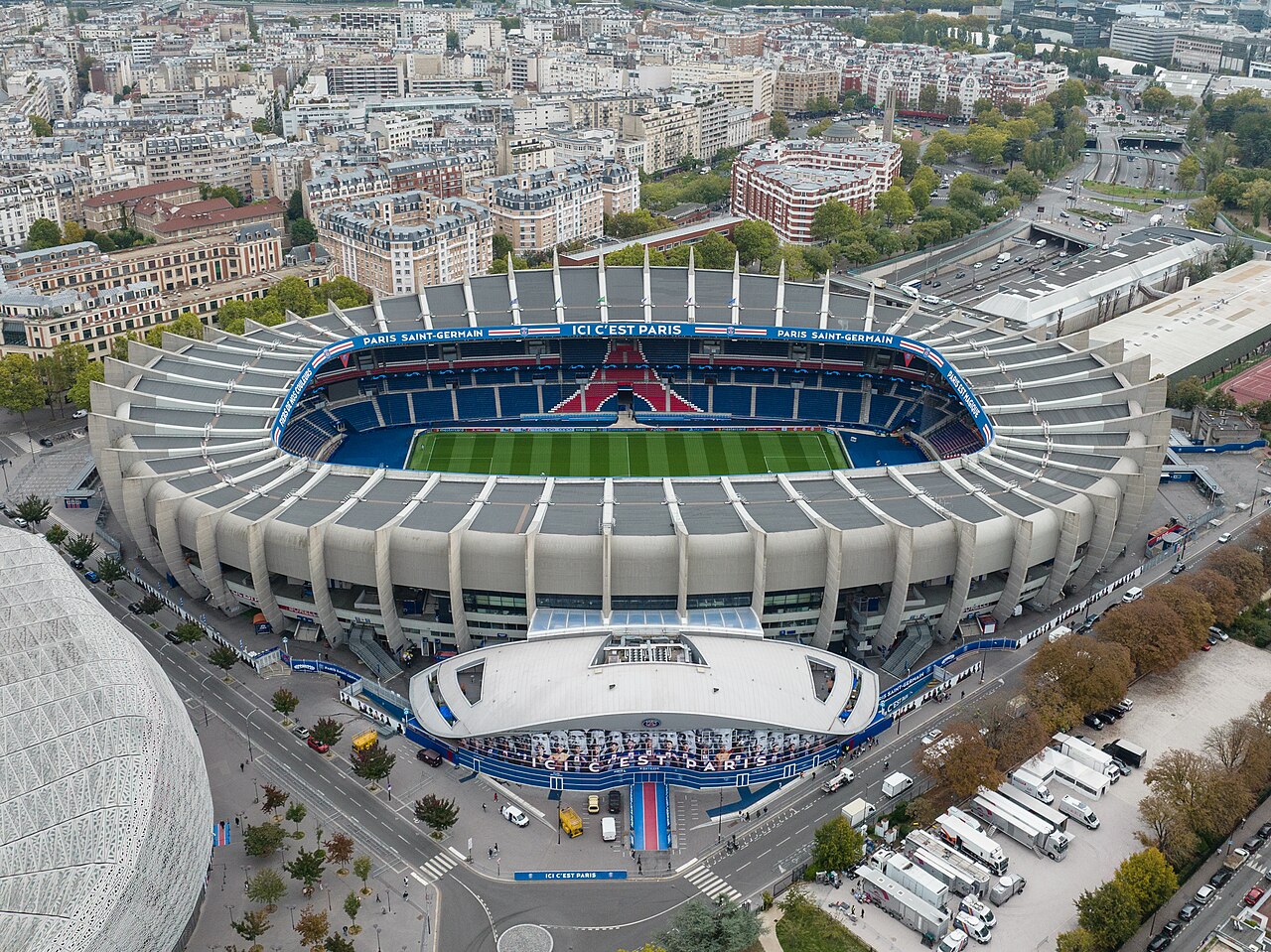 PSG Teknik Direktörü Enrique, Parc des Princes Zemininden Endişeli