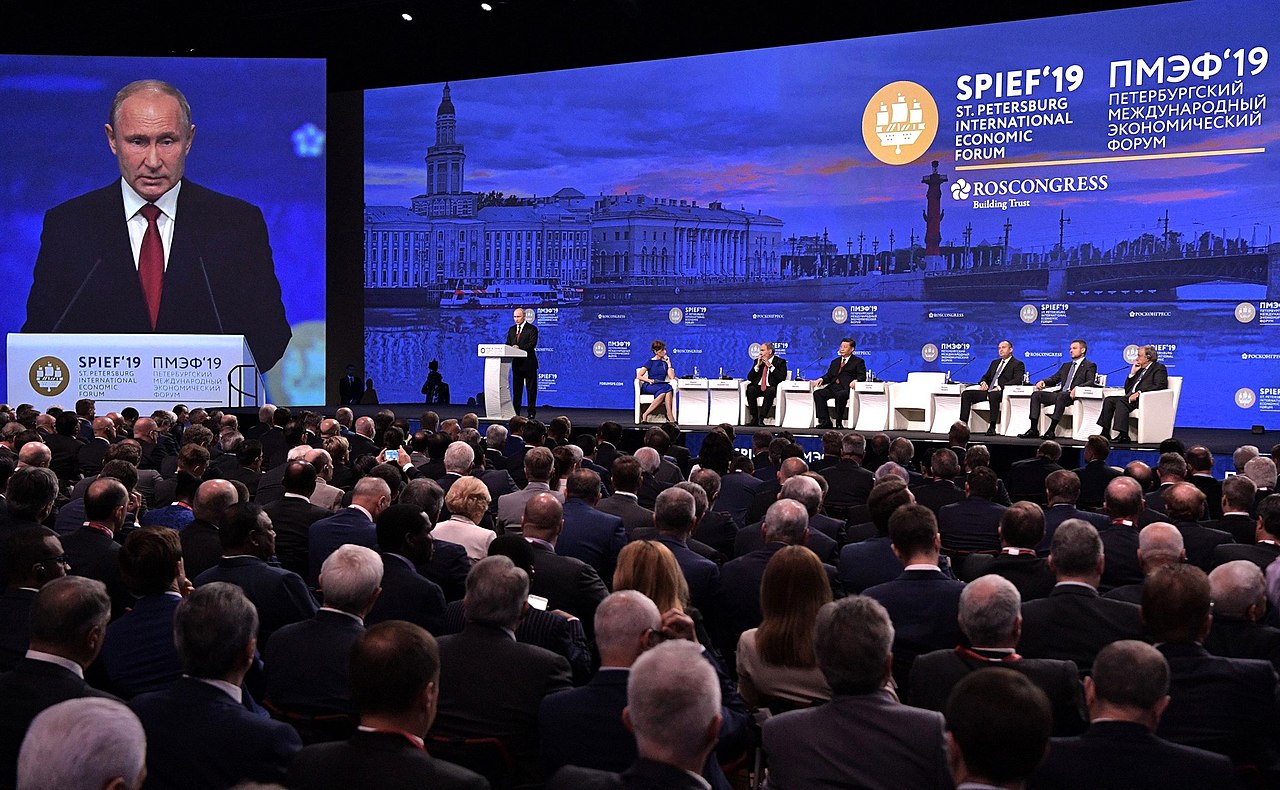Putin'in 'Davos'u: Savaş ve Durgunluk Gölgesinde Gösterişli Bir Buluşma