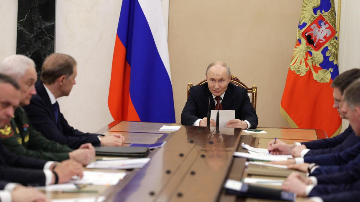 Putin: Hava Savunmamızı Güçlendirmeli, Akaryakıt Sorunlarını Çözeceğiz