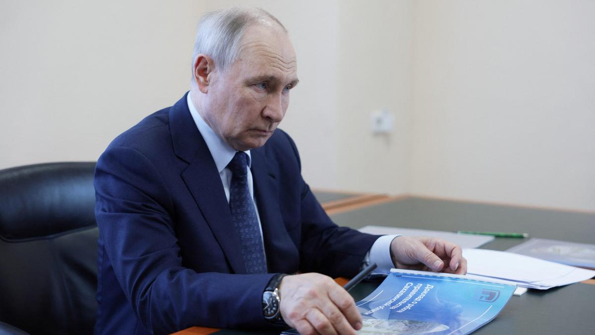 Putin'den Japonya'nın sahiplendiği adalara tarihi ziyaret