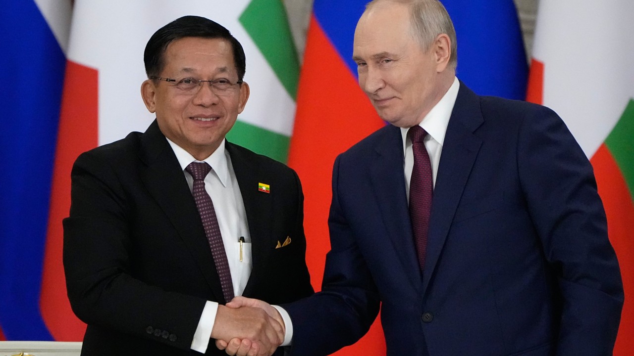 Putin Myanmar liderini ağırladı, enerji projelerini masaya yatırdı