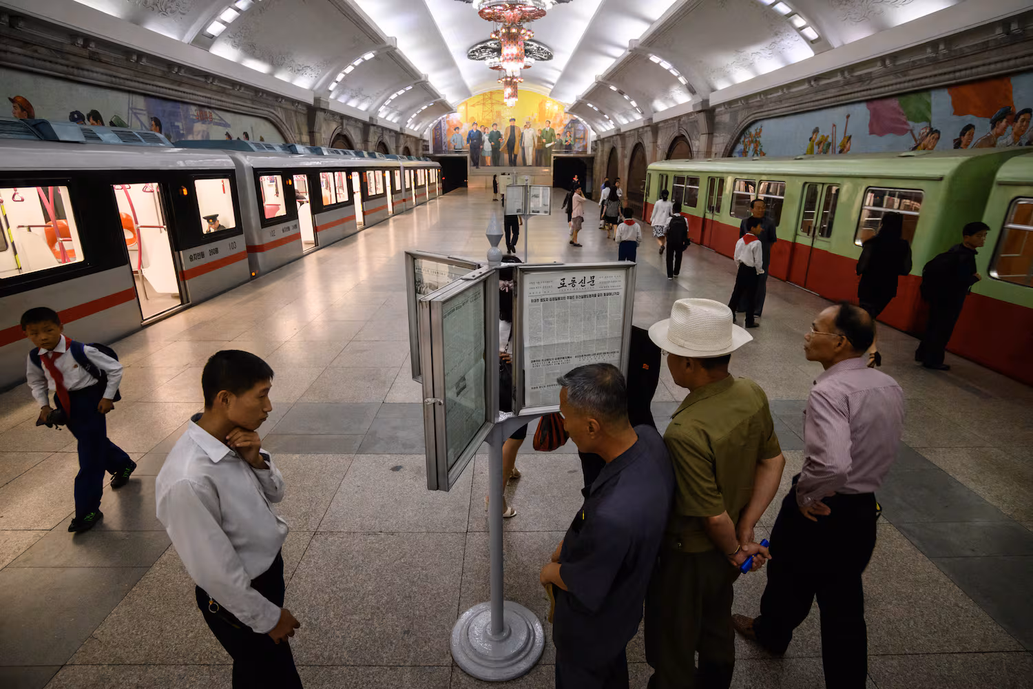 Pyongyang Metrosu'na Zam: Bilet Fiyatı Neredeyse Üçe Katlandı