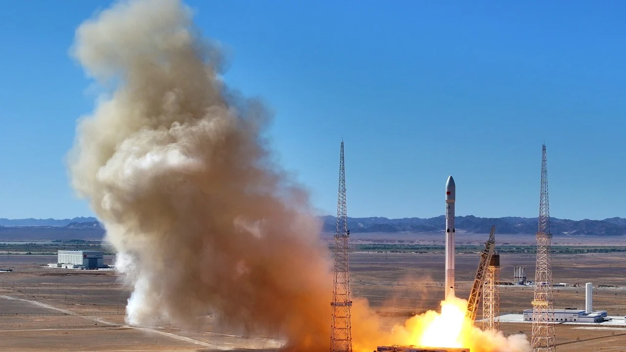Qianfan Uyduları Rekora Koşuyor: Hedef Starlink, Ancak Maliyet ve Hız Endişe Yaratıyor