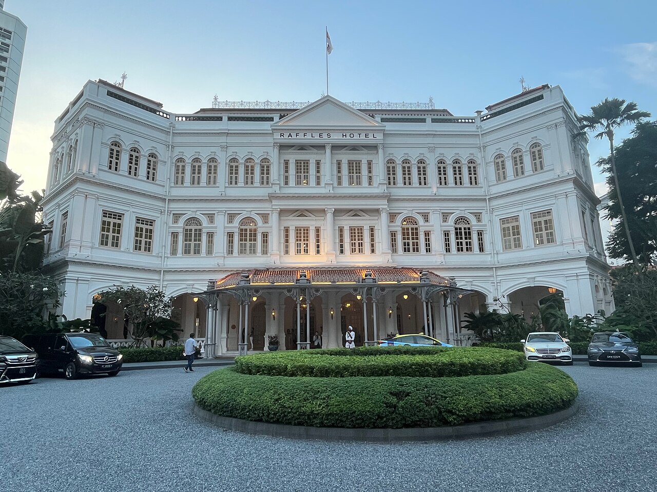 Raffles'ın Singapore Sling'i 40 Dolar: Turistler Neden Vazgeçemiyor