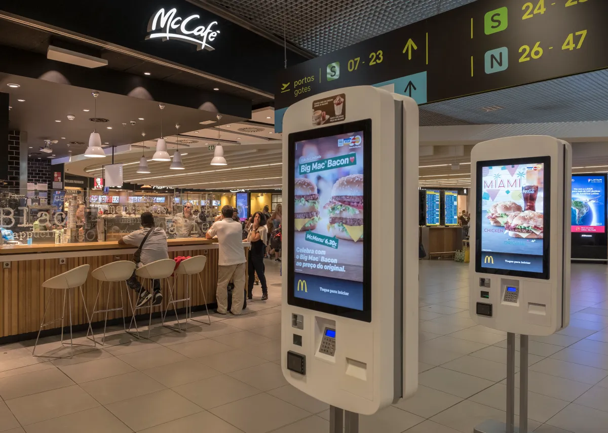 Restoranlarda Yapay Zeka Çağı: İnsan Hizmeti Yeniden Moda