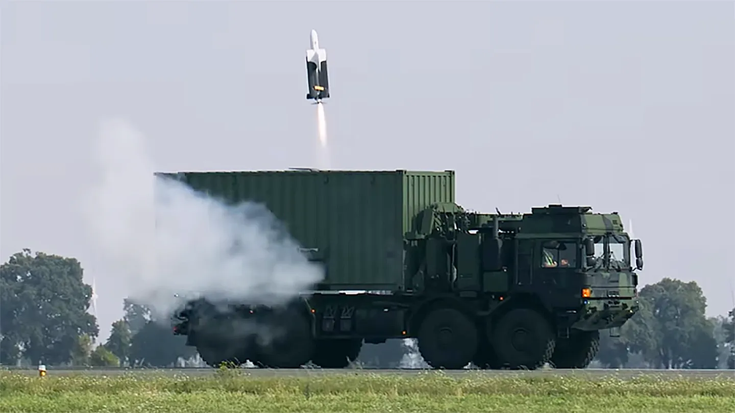 Rheinmetall'den Hareket Halinde Seyir Füzesi Fırlatan Konteyner Sistemi