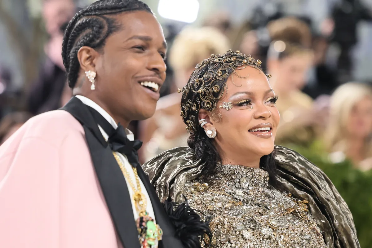 Rihanna ve ASAP Rocky, Knicks galibiyetini sokakta kutladı